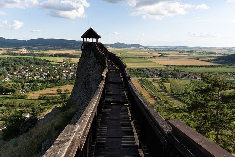 Előtte